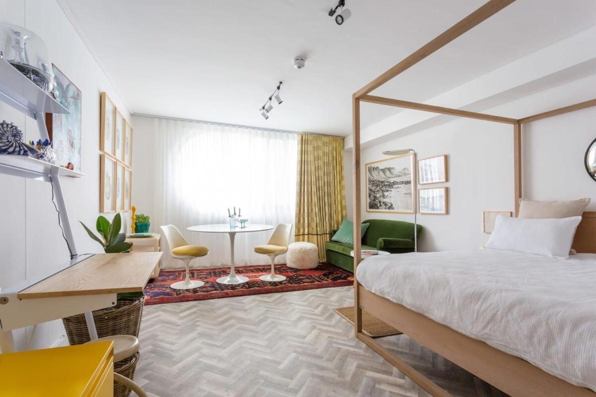 Mid Century Modern Upper